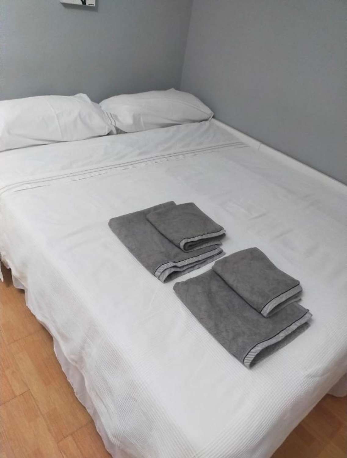 SE ALQUILA DESDE 01.04.26-30.06.2026   ESTUDIO REFORMADO CON VISTAS AL MAR   EN 2ª LINEA DE PLAYA EN BENALMÁDENA