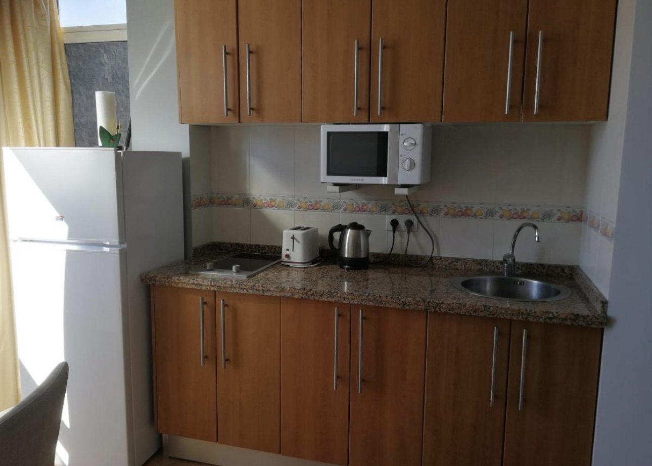 SE ALQUILA DESDE 01.04.26-30.06.2026   ESTUDIO REFORMADO CON VISTAS AL MAR   EN 2ª LINEA DE PLAYA EN BENALMÁDENA