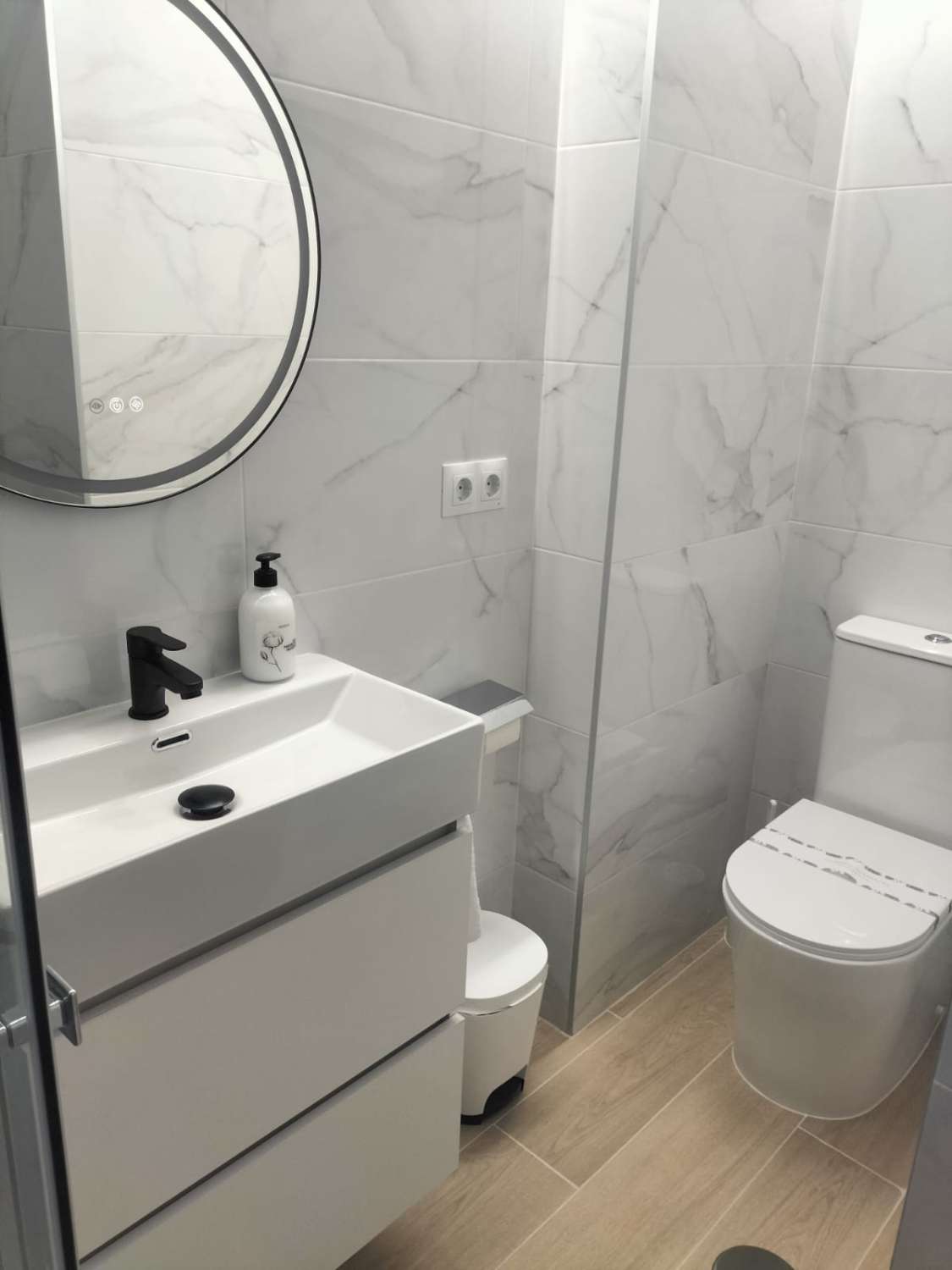 MEDIA TEMPORADA SE ALQUILA BONITO ESTUDIO  DESDE EL 01/10/2025 - 30/06/2026 EN BENALMÁDENA COSTA