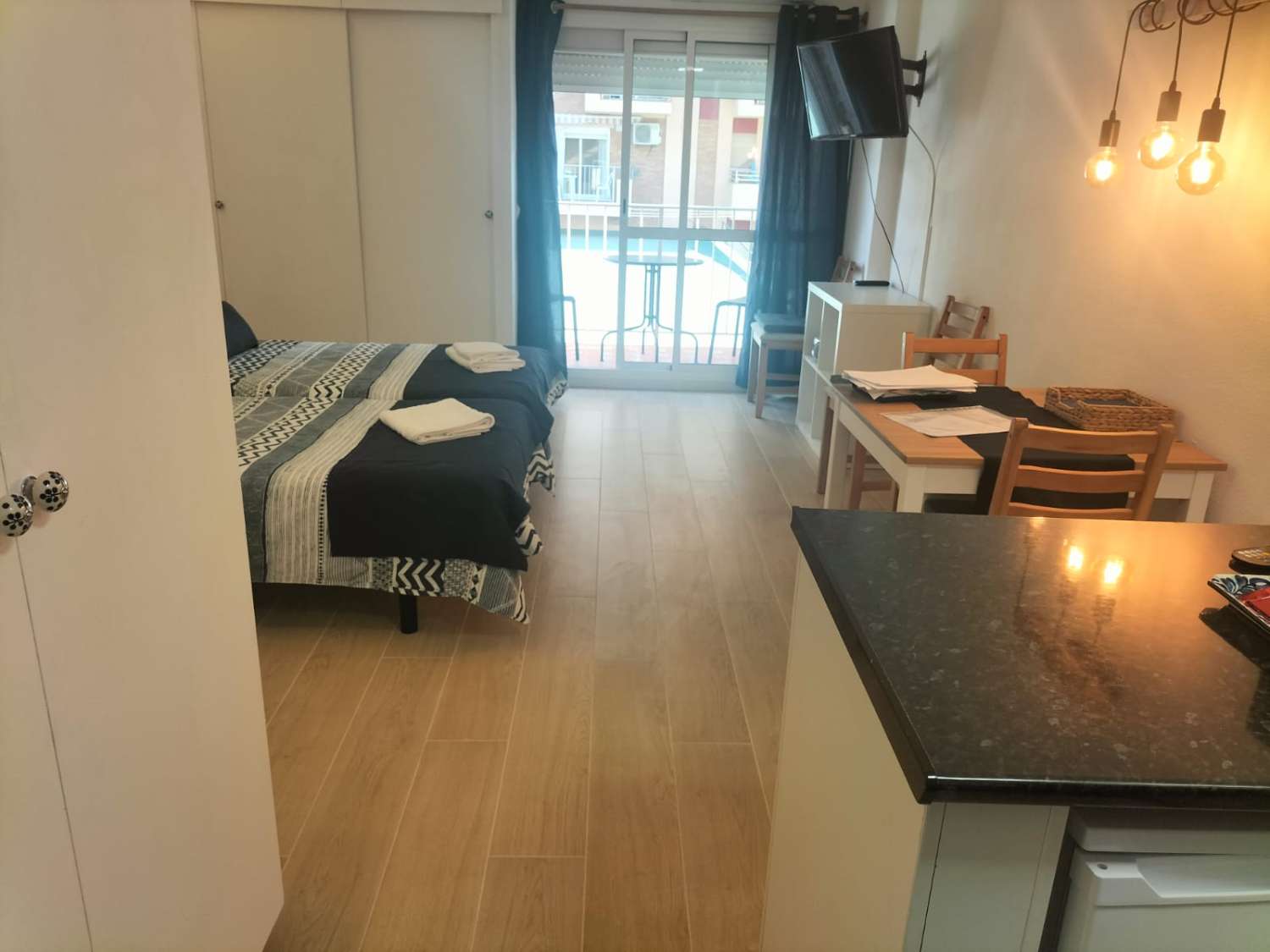 MEDIA TEMPORADA SE ALQUILA BONITO ESTUDIO  DESDE EL 01/10/2025 - 30/06/2026 EN BENALMÁDENA COSTA