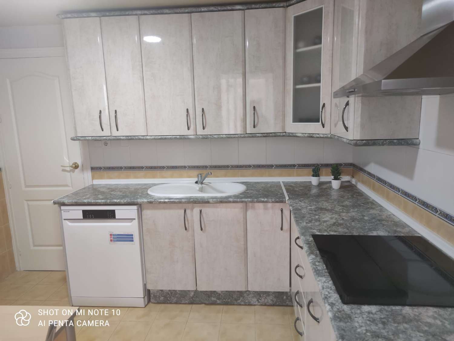 SE ALQUILA BONITO APARTAMENTO  DESDE DEL 01/12/2025- 30/06/26 (solo se alquila 3 meses)EN BENALMÁDENA