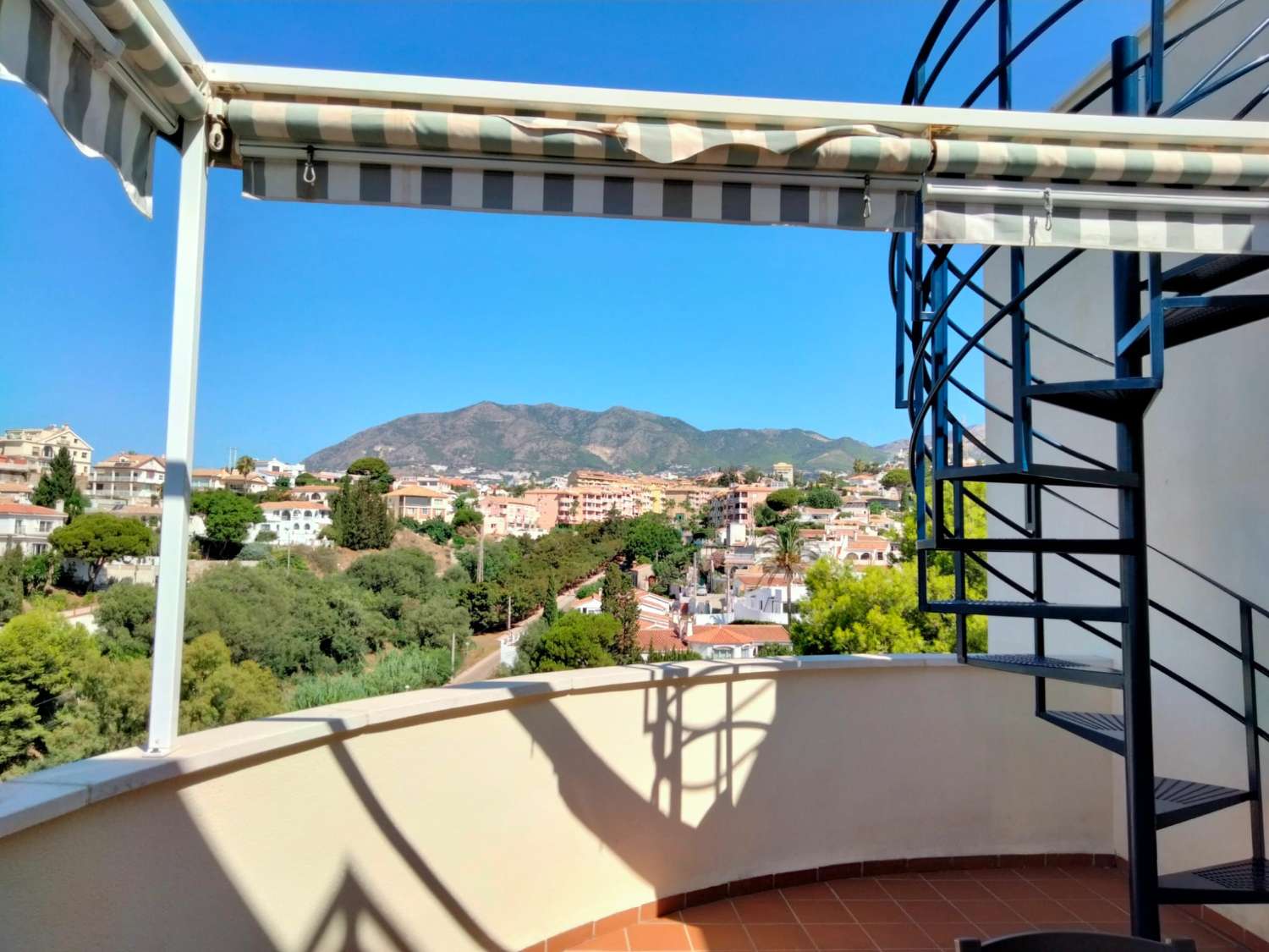 SE ALQUILA  PRECIOSO APARTAMENTO DESDE AHORA HASTA 30/06/2026 EN TORREBLANCA DEL SOL (FUENGIROLA)