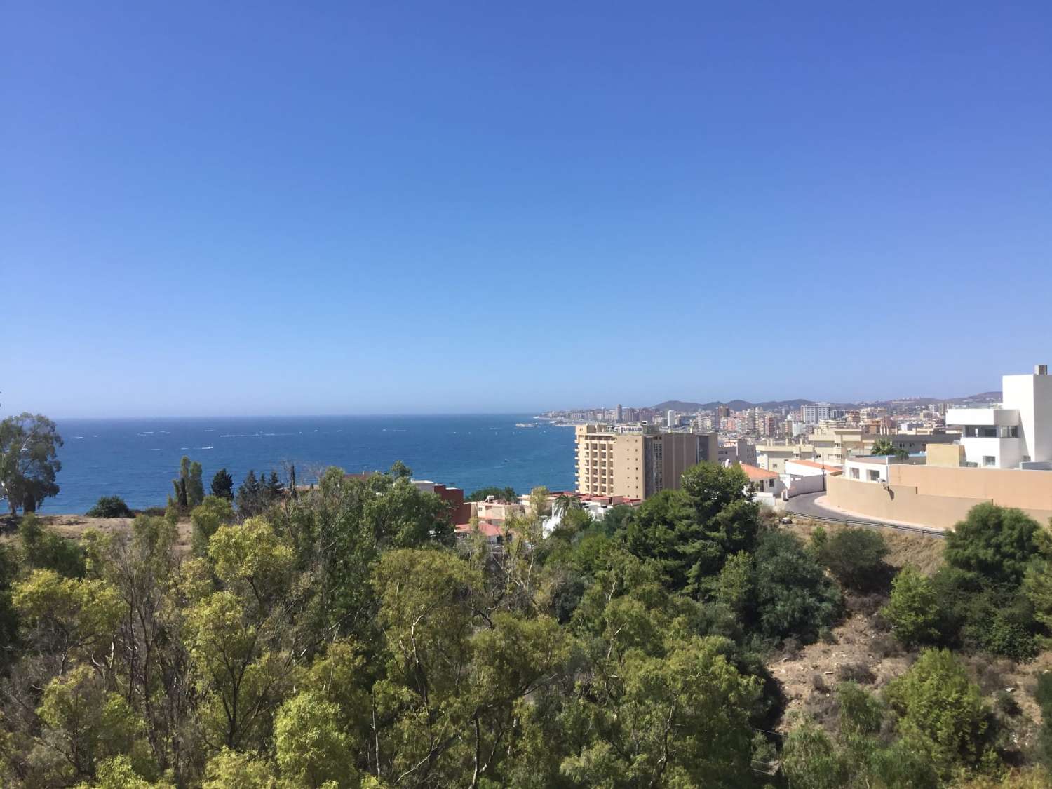 SE ALQUILA  PRECIOSO APARTAMENTO DESDE AHORA HASTA 30/06/2026 EN TORREBLANCA DEL SOL (FUENGIROLA)