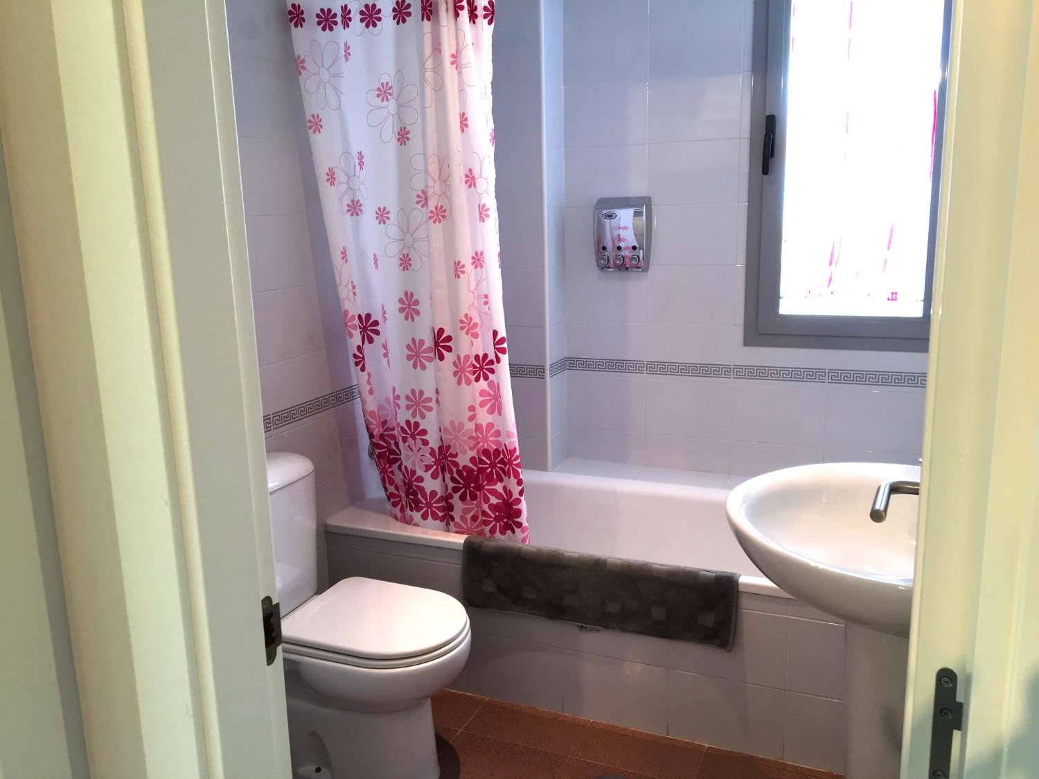 SE ALQUILA  PRECIOSO APARTAMENTO DESDE AHORA HASTA 30/06/2026 EN TORREBLANCA DEL SOL (FUENGIROLA)