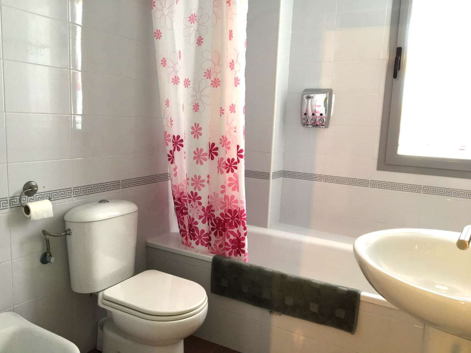 SE ALQUILA  PRECIOSO APARTAMENTO DESDE AHORA HASTA 30/06/2026 EN TORREBLANCA DEL SOL (FUENGIROLA)