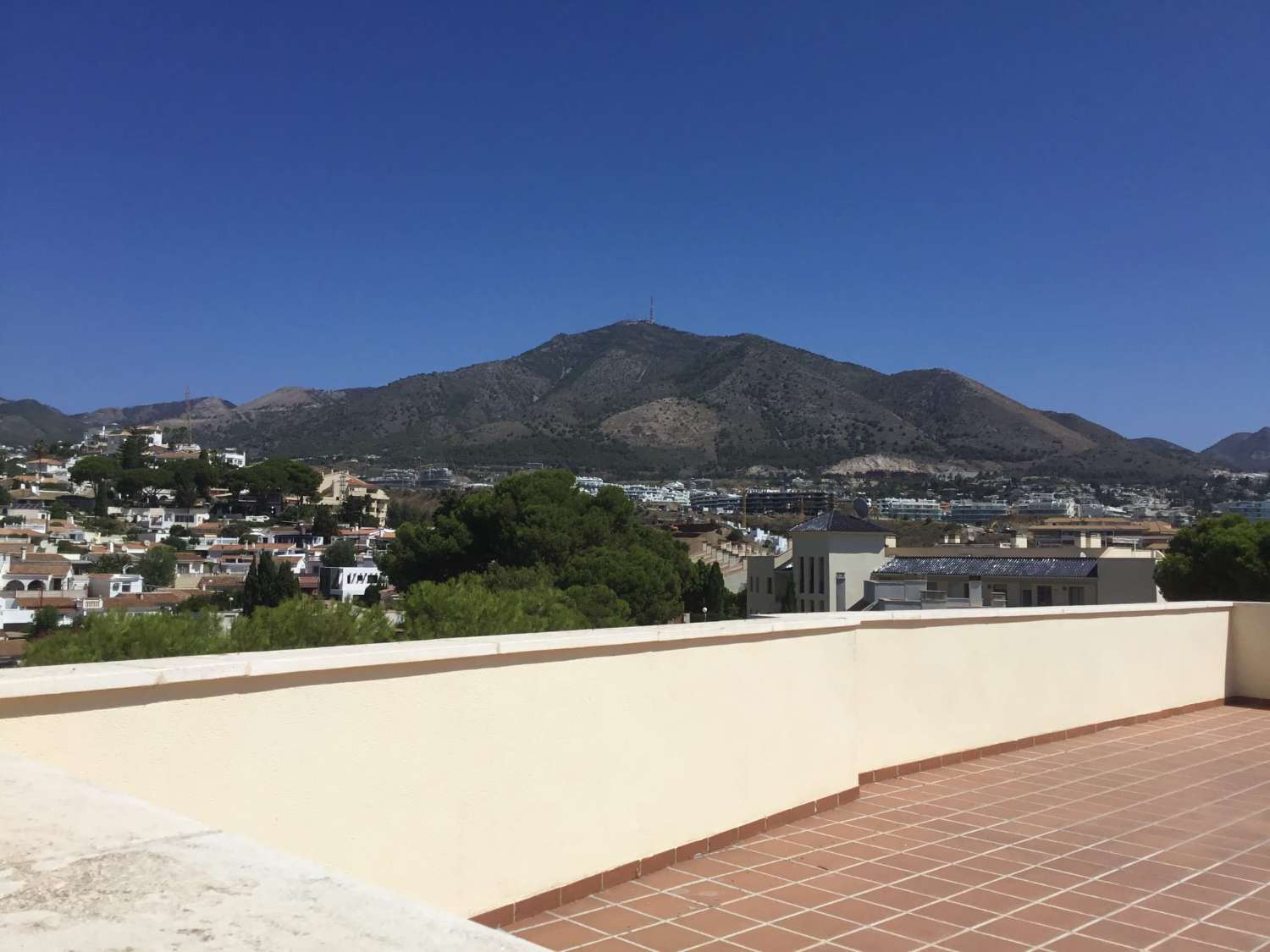 SE ALQUILA  PRECIOSO APARTAMENTO DESDE AHORA HASTA 30/06/2026 EN TORREBLANCA DEL SOL (FUENGIROLA)