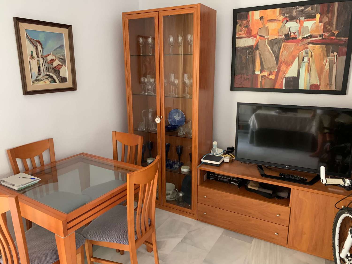 SE ALQUILA  DESDE  1.1026-30.6.27 BONITO APARTAMENTO EN  2ª LINEA DE PLAYA EN LA CARIHUELA  (TORREMOLINOS)