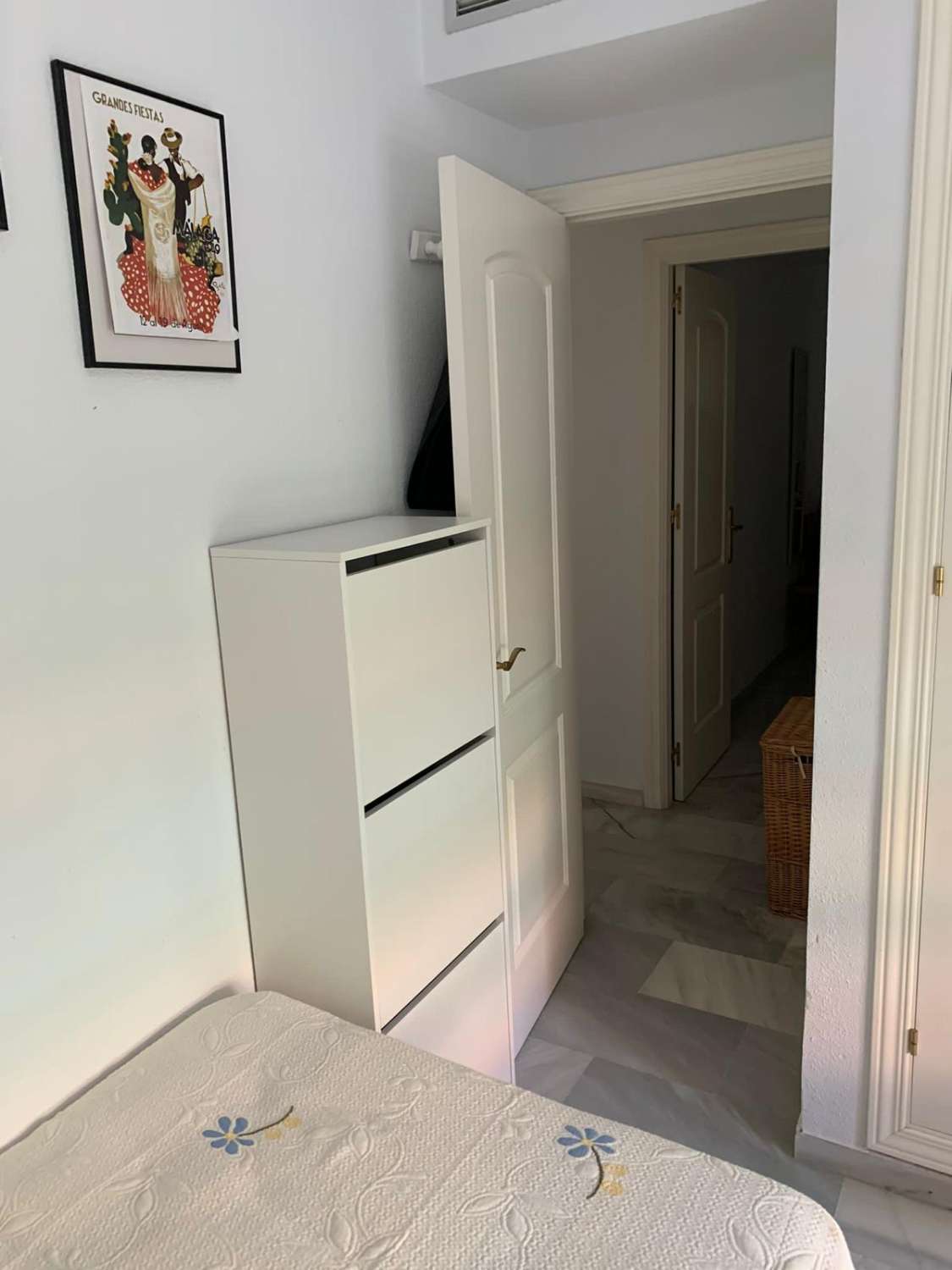 SE ALQUILA  DESDE  1.1026-30.6.27 BONITO APARTAMENTO EN  2ª LINEA DE PLAYA EN LA CARIHUELA  (TORREMOLINOS)