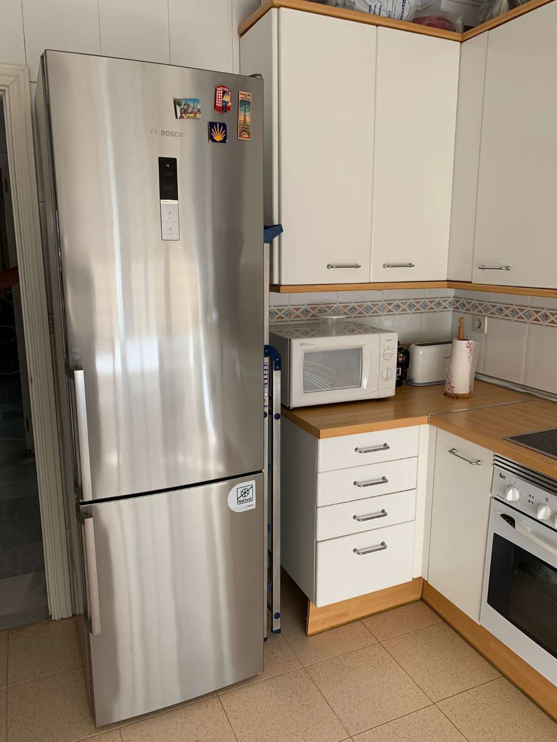 SE ALQUILA  DESDE  1.1026-30.6.27 BONITO APARTAMENTO EN  2ª LINEA DE PLAYA EN LA CARIHUELA  (TORREMOLINOS)