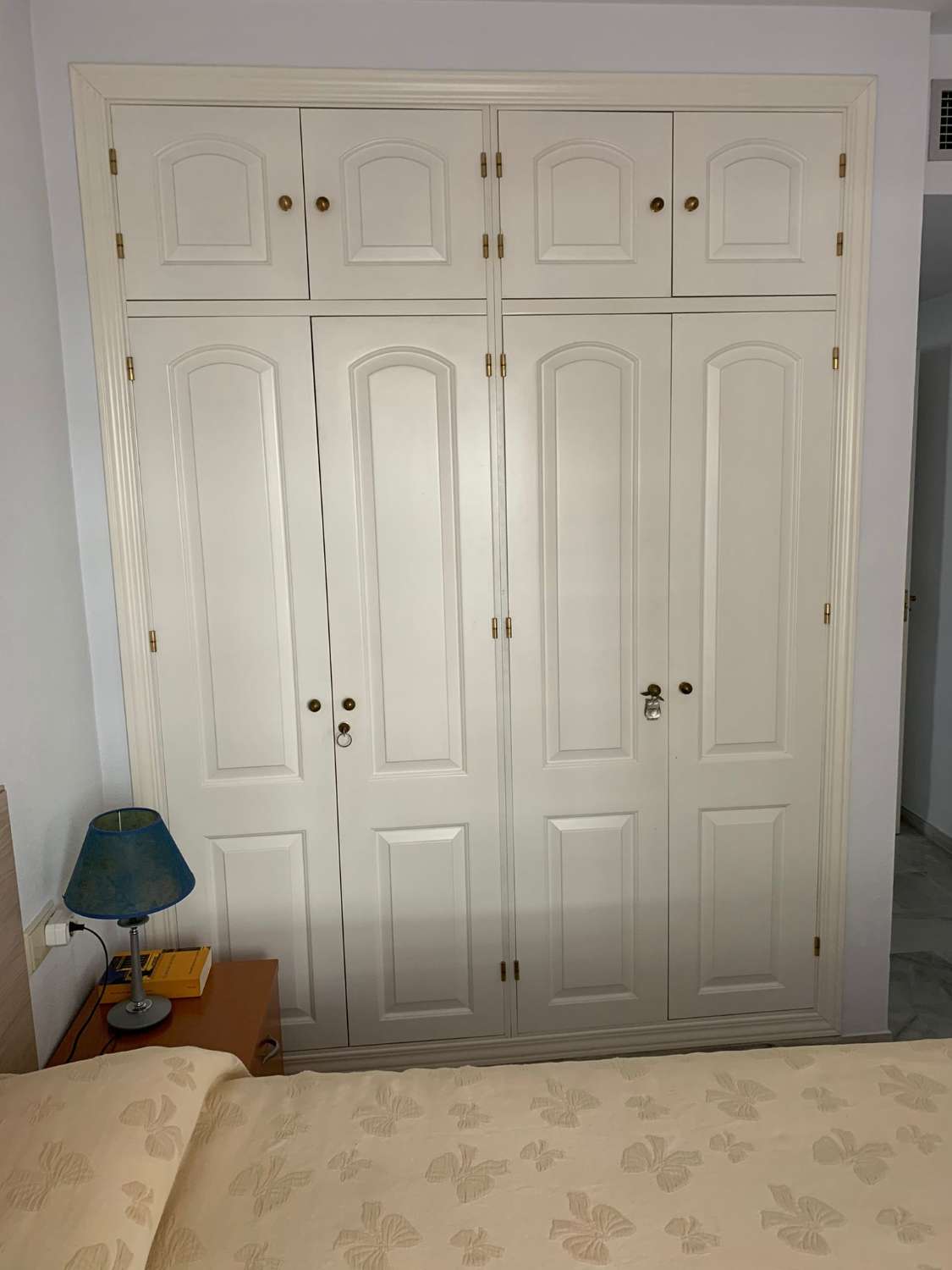 SE ALQUILA  DESDE  1.1026-30.6.27 BONITO APARTAMENTO EN  2ª LINEA DE PLAYA EN LA CARIHUELA  (TORREMOLINOS)