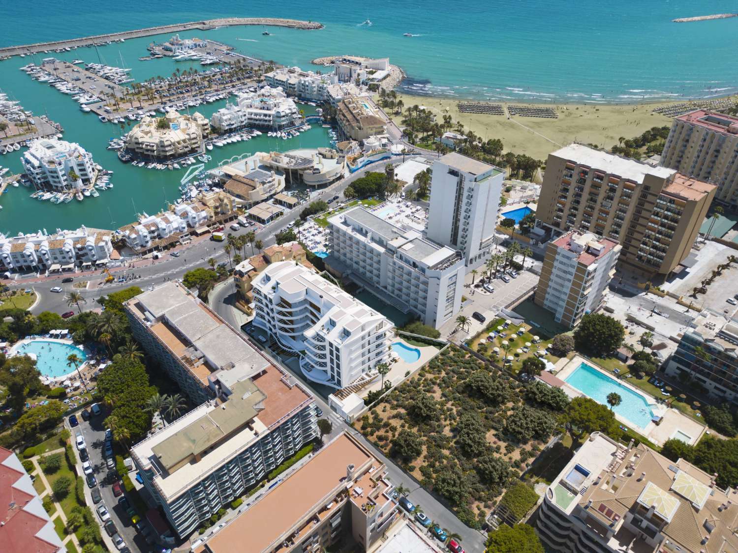 SE VENDE OBRA NUEVA APARTAMENTOS EN ZONA PUERTO MARINA BENALMÁDENA COSTA