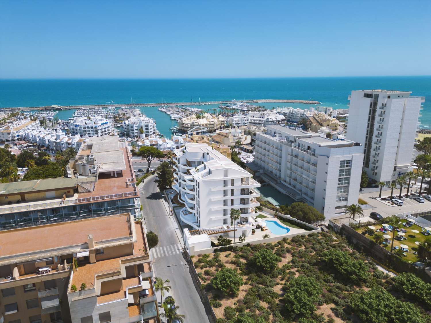 SE VENDE OBRA NUEVA ATICO CON ESPECTACULARES VISTAS AL MAR EN BENALMÁDENA COSTA