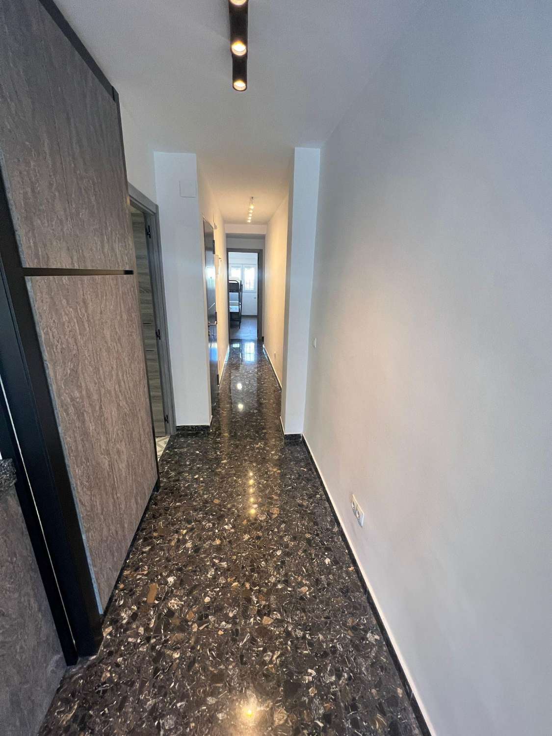 SE ALQUILA APARTAMENTO MEDIA TEMPORADA  DESDE 01/9/2026 - 30/06/27 BONITO APARTAMENTO EN TORREMOLINOS CENTRO