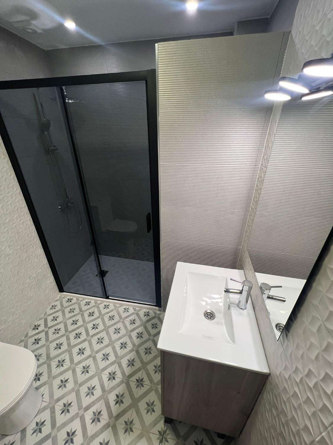 SE ALQUILA APARTAMENTO MEDIA TEMPORADA  DESDE 01/9/2026 - 30/06/27 BONITO APARTAMENTO EN TORREMOLINOS CENTRO