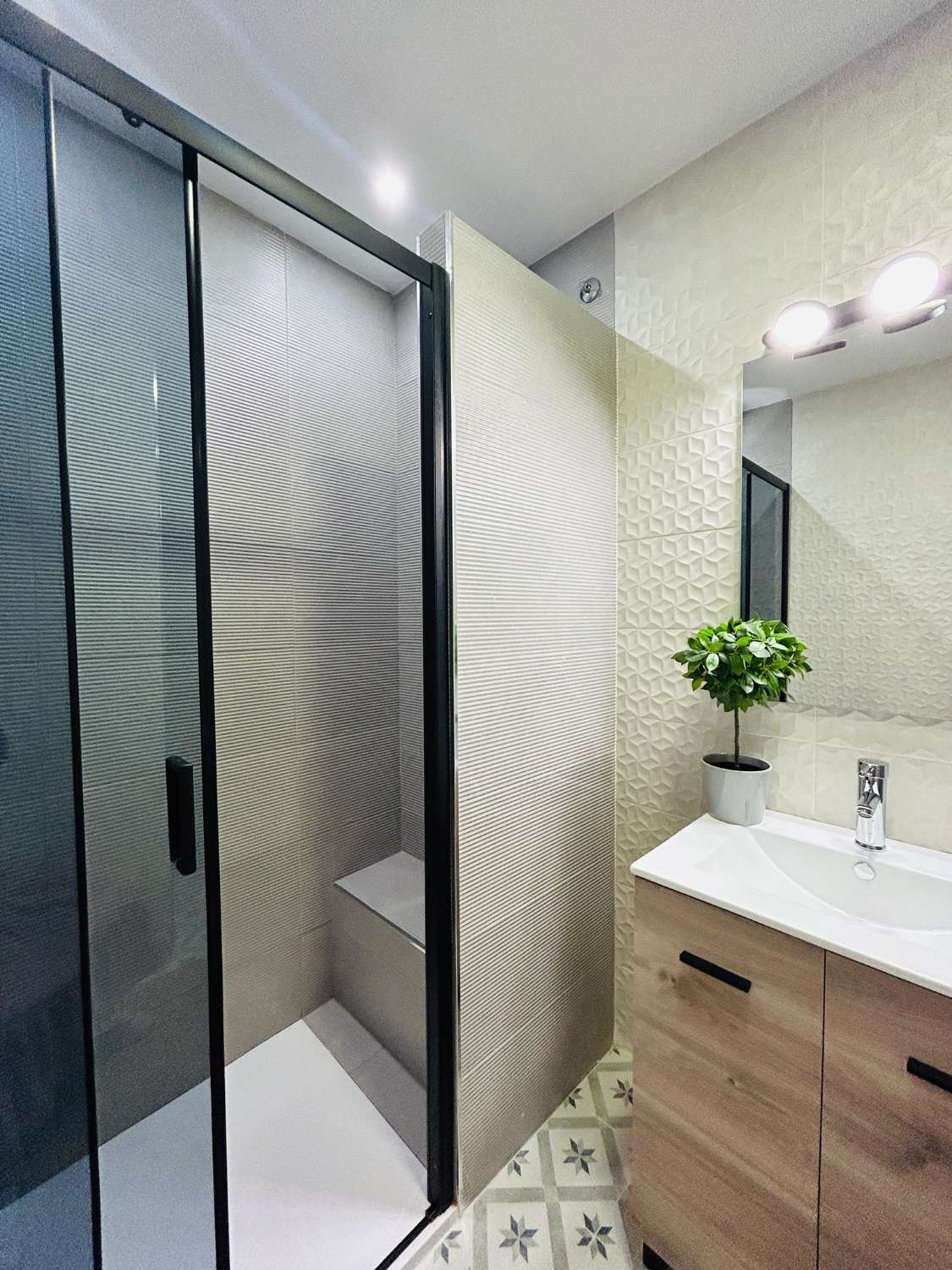 SE ALQUILA APARTAMENTO MEDIA TEMPORADA  DESDE 01/9/2026 - 30/06/27 BONITO APARTAMENTO EN TORREMOLINOS CENTRO