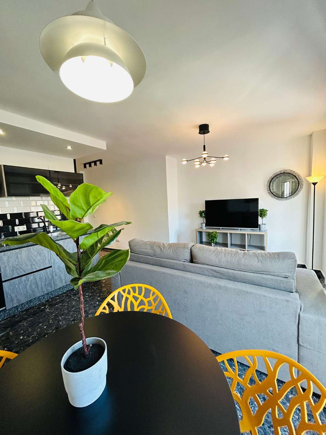 SE ALQUILA APARTAMENTO MEDIA TEMPORADA  DESDE 01/9/2026 - 30/06/27 BONITO APARTAMENTO EN TORREMOLINOS CENTRO