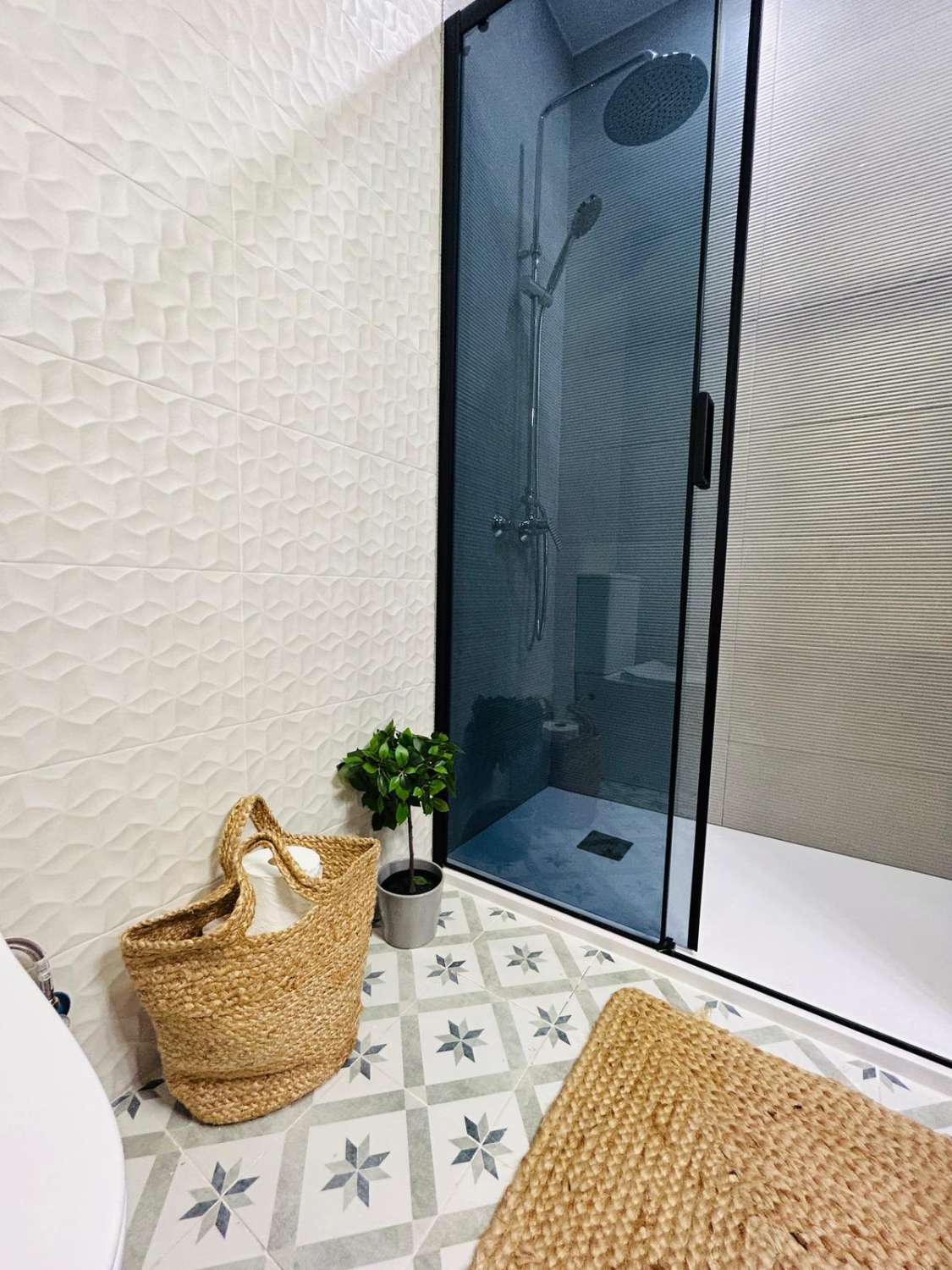 SE ALQUILA APARTAMENTO MEDIA TEMPORADA  DESDE 01/9/2026 - 30/06/27 BONITO APARTAMENTO EN TORREMOLINOS CENTRO