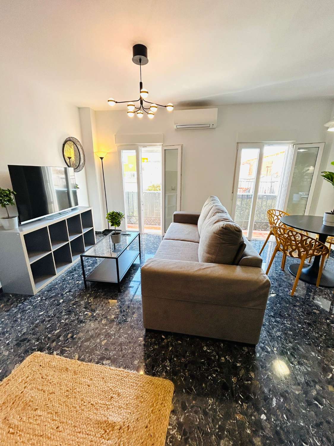 SE ALQUILA APARTAMENTO MEDIA TEMPORADA  DESDE 01/9/2026 - 30/06/27 BONITO APARTAMENTO EN TORREMOLINOS CENTRO