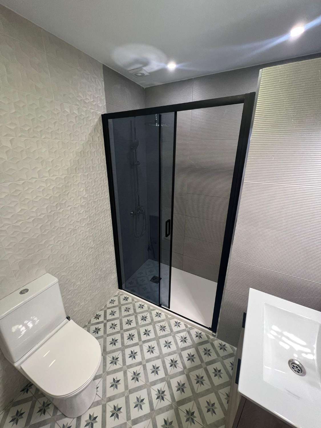 SE ALQUILA APARTAMENTO MEDIA TEMPORADA  DESDE 01/9/2026 - 30/06/27 BONITO APARTAMENTO EN TORREMOLINOS CENTRO