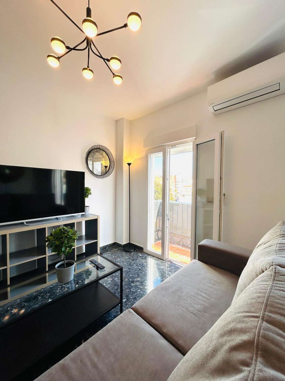 SE ALQUILA APARTAMENTO MEDIA TEMPORADA  DESDE 01/9/2026 - 30/06/27 BONITO APARTAMENTO EN TORREMOLINOS CENTRO