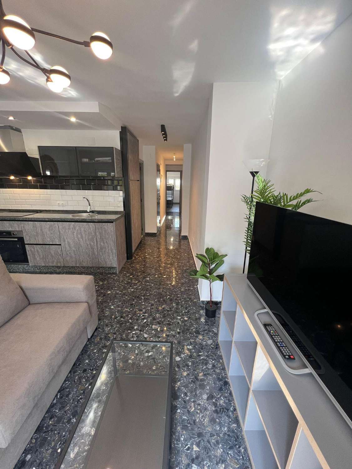 SE ALQUILA APARTAMENTO MEDIA TEMPORADA  DESDE 01/9/2026 - 30/06/27 BONITO APARTAMENTO EN TORREMOLINOS CENTRO