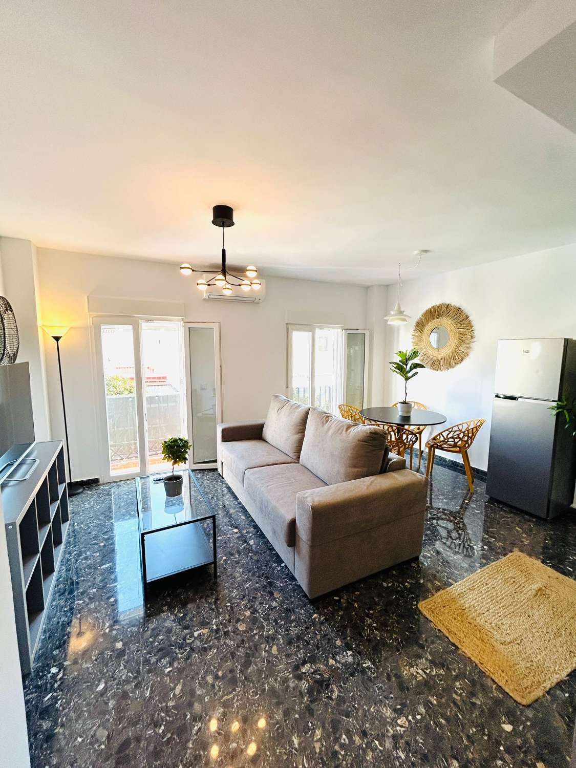 SE ALQUILA APARTAMENTO MEDIA TEMPORADA  DESDE 01/9/2026 - 30/06/27 BONITO APARTAMENTO EN TORREMOLINOS CENTRO