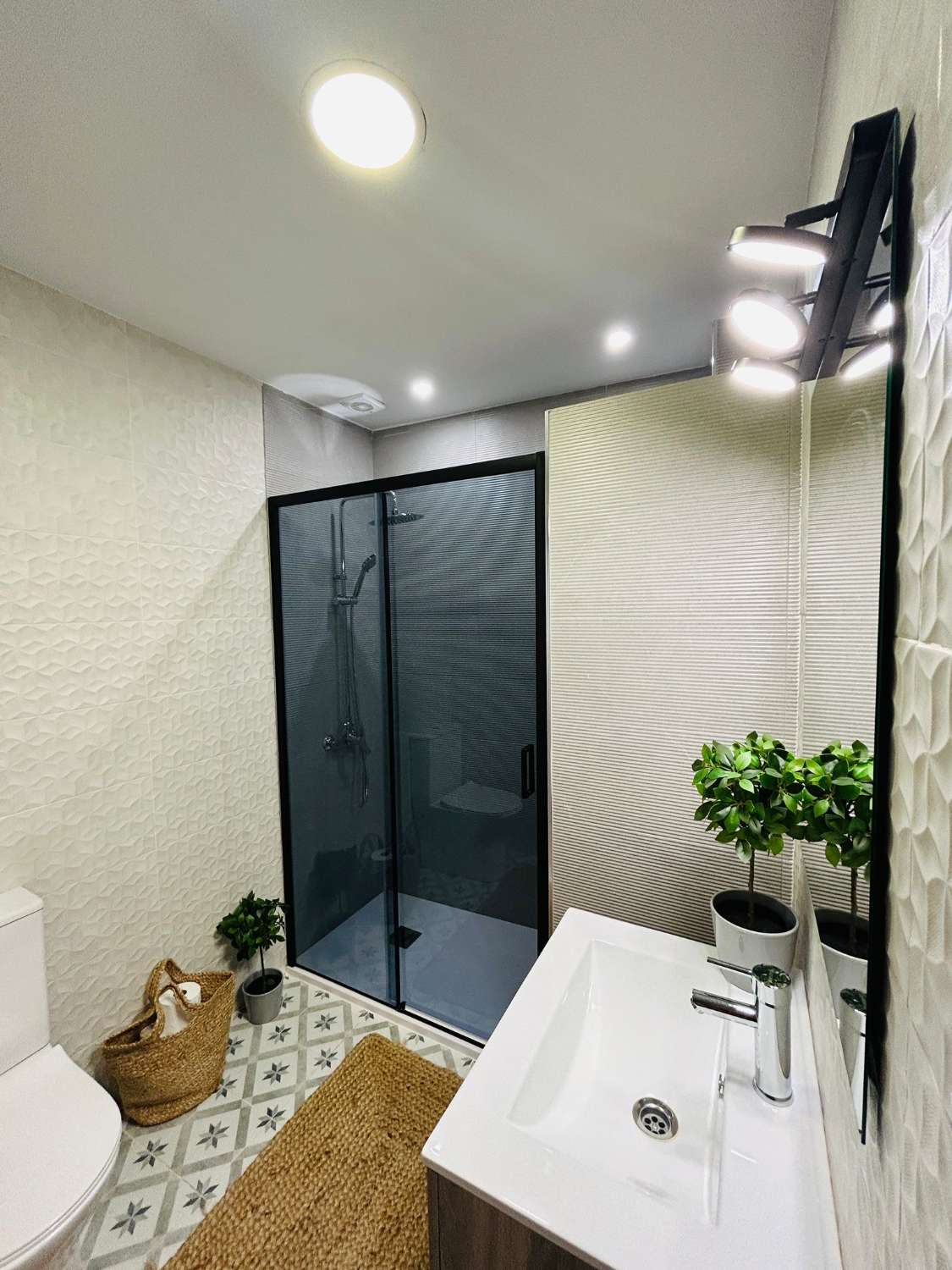 SE ALQUILA APARTAMENTO MEDIA TEMPORADA  DESDE 01/9/2026 - 30/06/27 BONITO APARTAMENTO EN TORREMOLINOS CENTRO