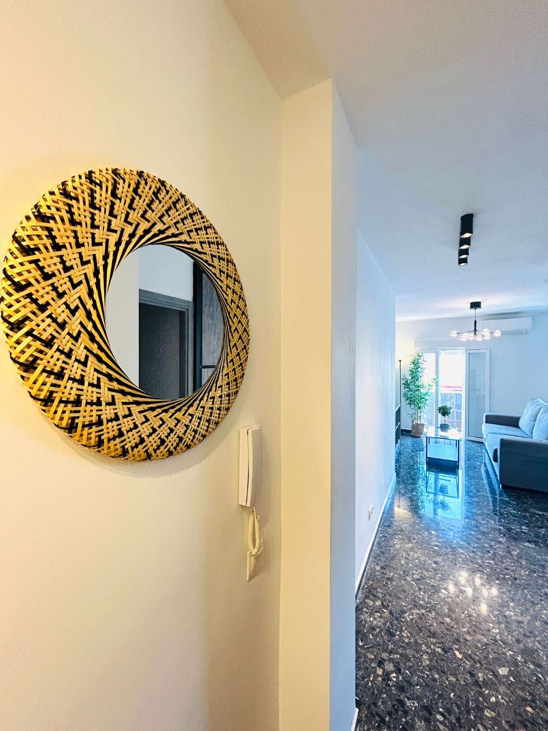 SE ALQUILA APARTAMENTO MEDIA TEMPORADA  DESDE 01/9/2026 - 30/06/27 BONITO APARTAMENTO EN TORREMOLINOS CENTRO