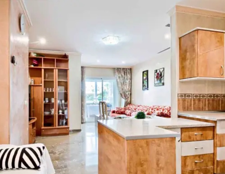 SE ALQUILA BONITO APARTAMENTO DESDE 01/09/2026 - 31/05/2027 EN BENALMÁDENA COSTA