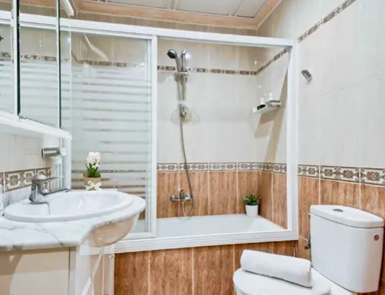 SE ALQUILA BONITO APARTAMENTO DESDE 01/09/2026 - 31/05/2027 EN BENALMÁDENA COSTA