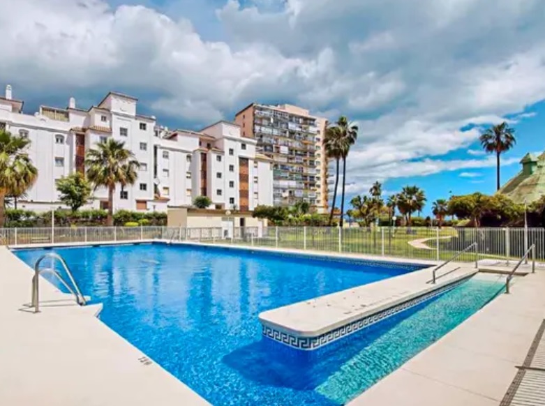 SE ALQUILA BONITO APARTAMENTO DESDE 01/09/2026 - 31/05/2027 EN BENALMÁDENA COSTA