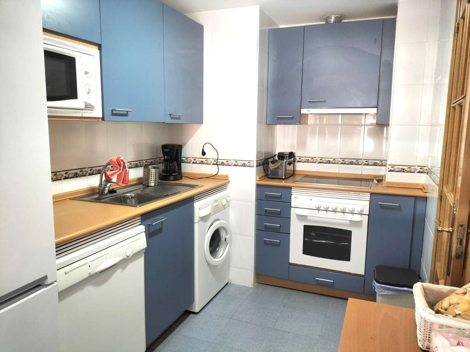 SE ALQUILA APARTAMENTO desde  01/09/26 - 30/06/27 EN NUEVA TORREQUEBRADA (BENALMÁDENA COSTA)