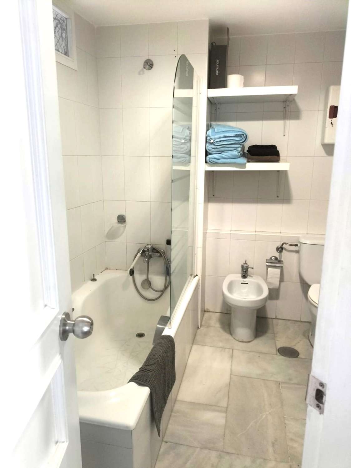 SE ALQUILA BONITO APARTAMENTO DESDE 01/03/2026 - 31/05/2026 EN PUERTO MARINA (BENALMÁDENA COSTA)