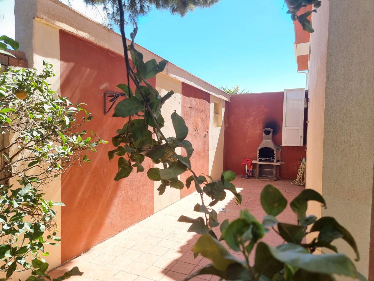 SE ALQUILA  DESDE 26/10/2026-31/05/2027 PRECIOSO ADOSADO EN ARROYO DE LA MIEL (BENALMADENA)