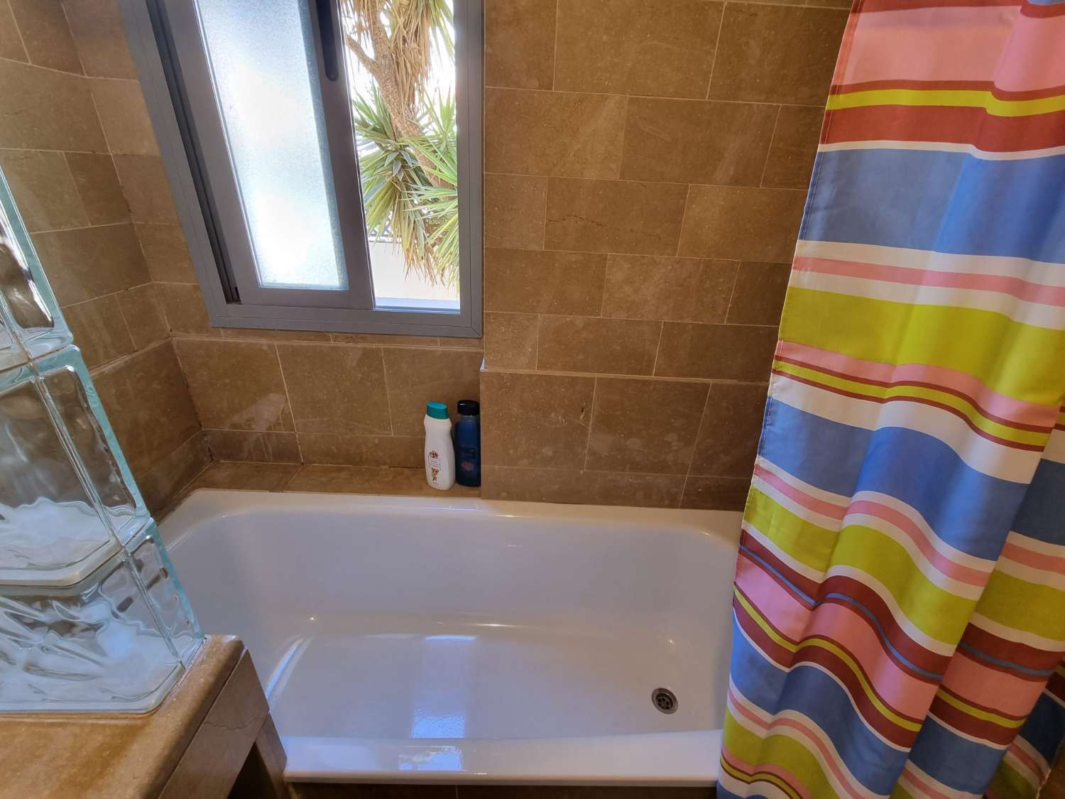 SE ALQUILA  DESDE 26/10/2026-31/05/2027 PRECIOSO ADOSADO EN ARROYO DE LA MIEL (BENALMADENA)