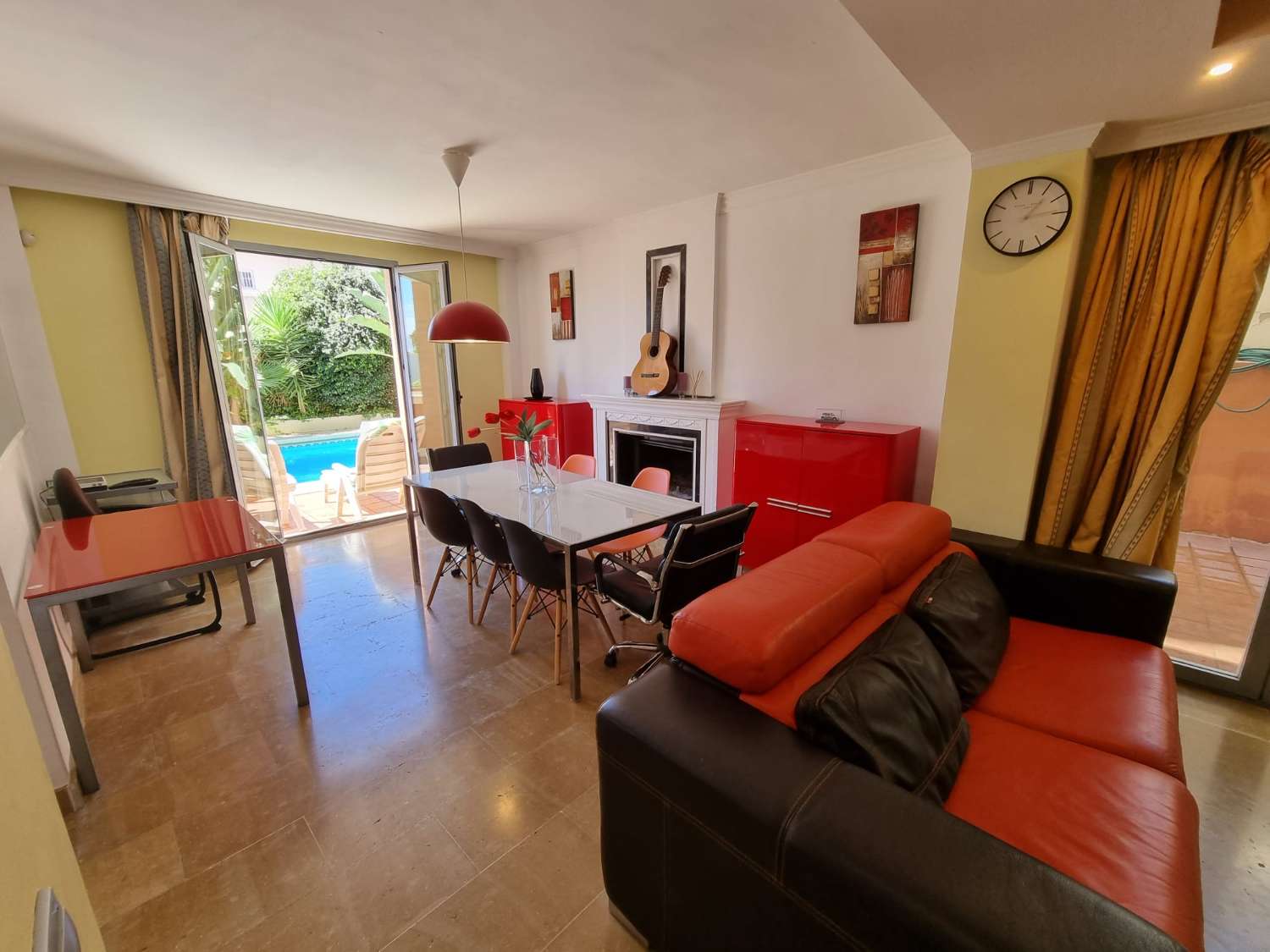 SE ALQUILA  DESDE 26/10/2026-31/05/2027 PRECIOSO ADOSADO EN ARROYO DE LA MIEL (BENALMADENA)