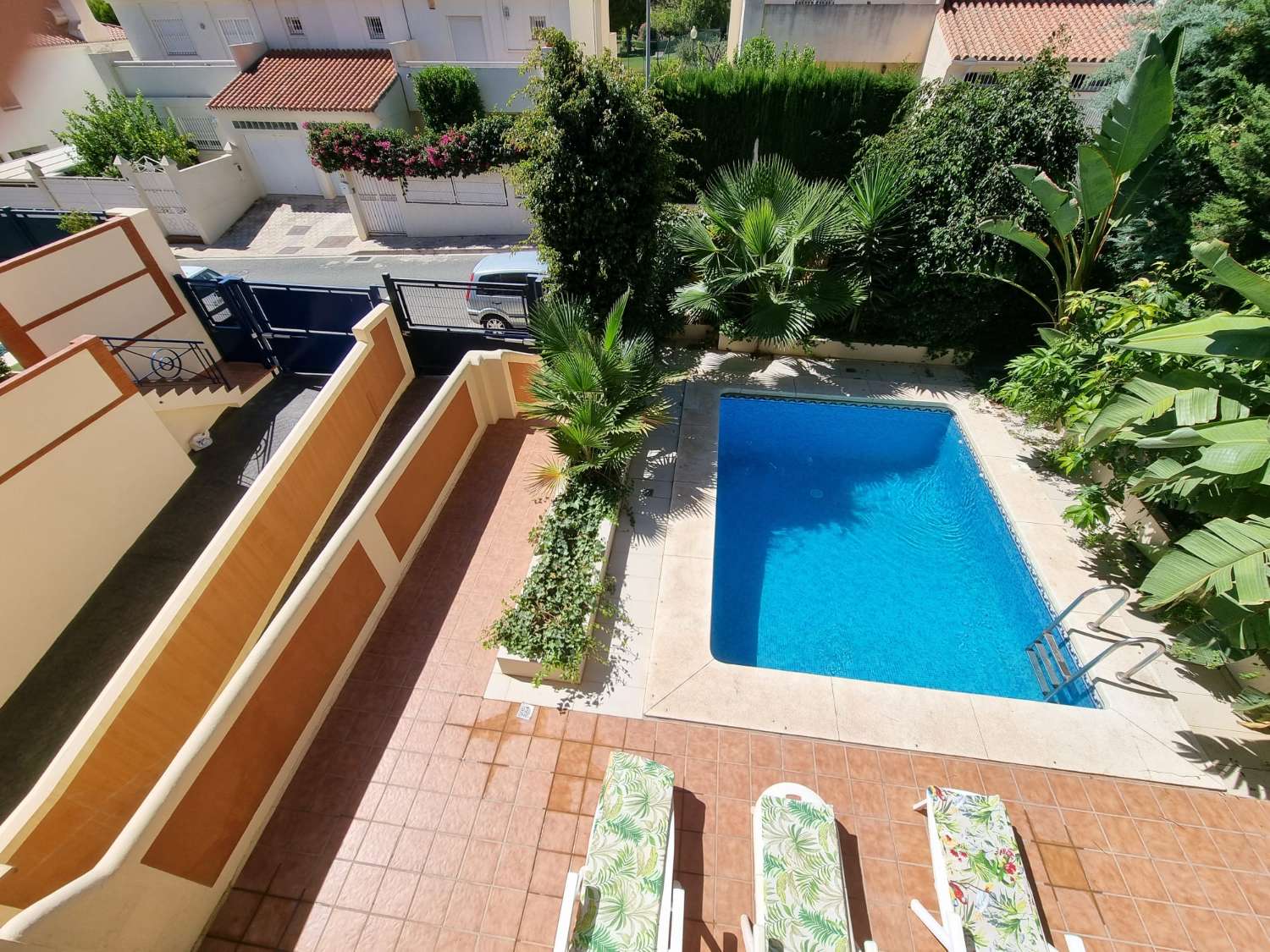 SE ALQUILA  DESDE 26/10/2026-31/05/2027 PRECIOSO ADOSADO EN ARROYO DE LA MIEL (BENALMADENA)