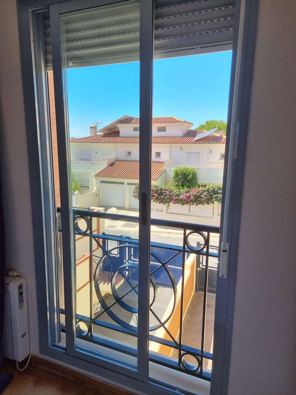 SE ALQUILA  DESDE 26/10/2026-31/05/2027 PRECIOSO ADOSADO EN ARROYO DE LA MIEL (BENALMADENA)