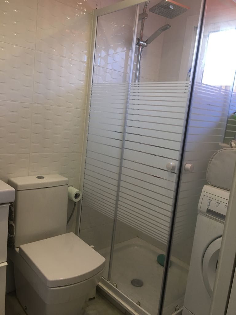 Se alquila hasta 12.6.26 y desde 01/09/2026 - 30/06/2027 bonito estudio con vistas al mar en zona la Carihuela