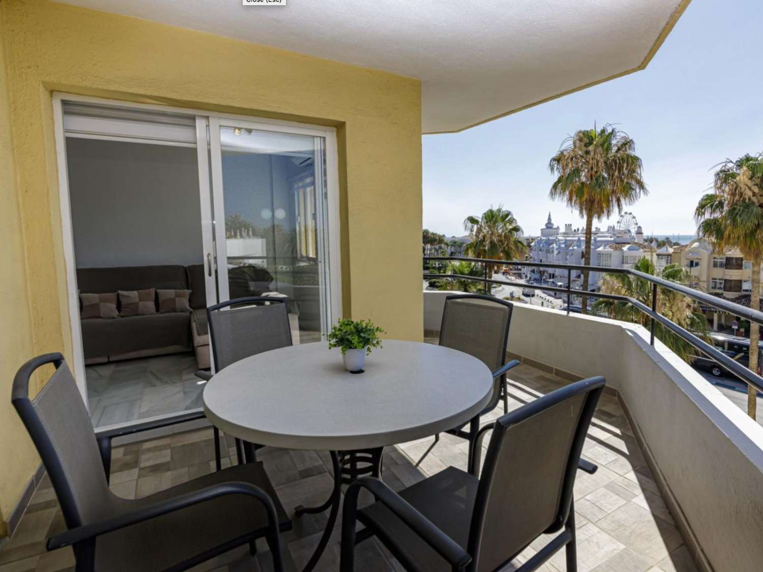 MEDIA TEMPORADA . SE ALQUILA  DESDE 1.3.26-30.6.2026 y DESDE 1.10.26-30.6.27  BONITO APARTAMENTO CON VISTAS PARCIALES AL MAR EN PUERTO MARINA (BENALMADENA)