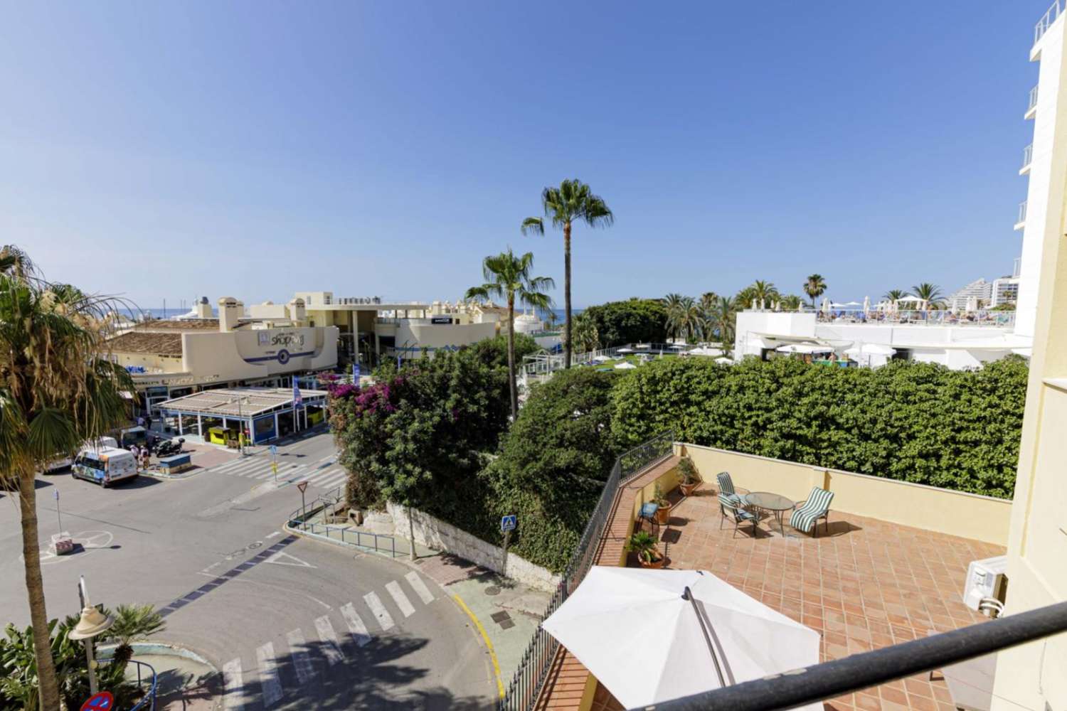 MEDIA TEMPORADA . SE ALQUILA  DESDE 1.3.26-30.6.2026 y DESDE 1.10.26-30.6.27  BONITO APARTAMENTO CON VISTAS PARCIALES AL MAR EN PUERTO MARINA (BENALMADENA)