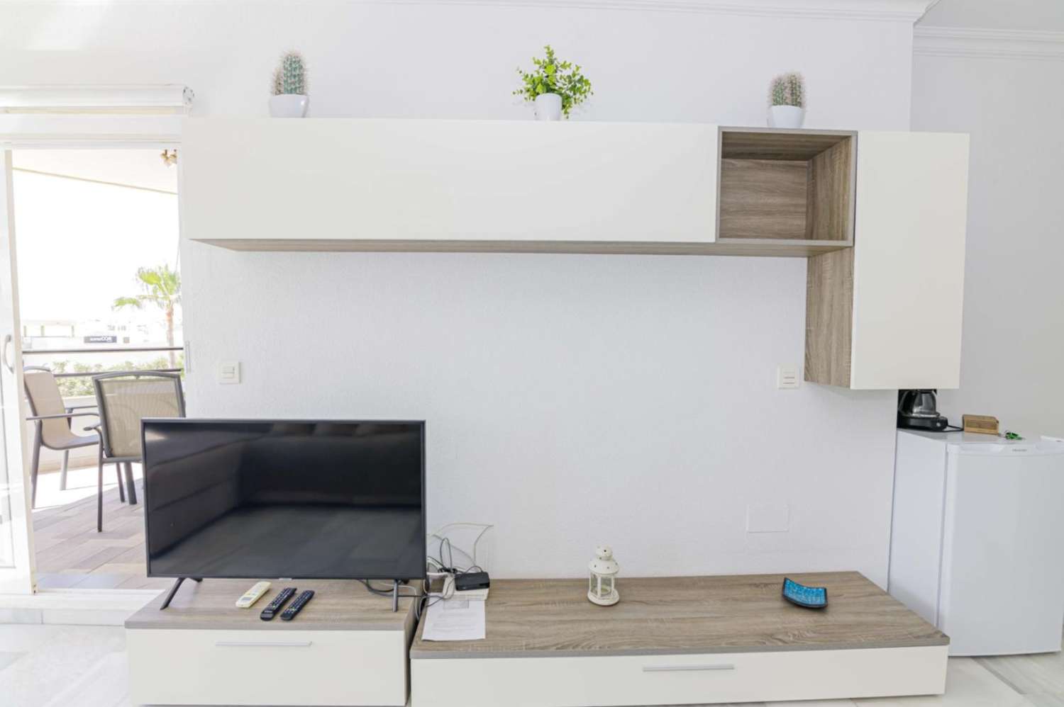 MEDIA TEMPORADA . SE ALQUILA  DESDE 1.3.26-30.6.2026 y DESDE 1.10.26-30.6.27  BONITO APARTAMENTO CON VISTAS PARCIALES AL MAR EN PUERTO MARINA (BENALMADENA)