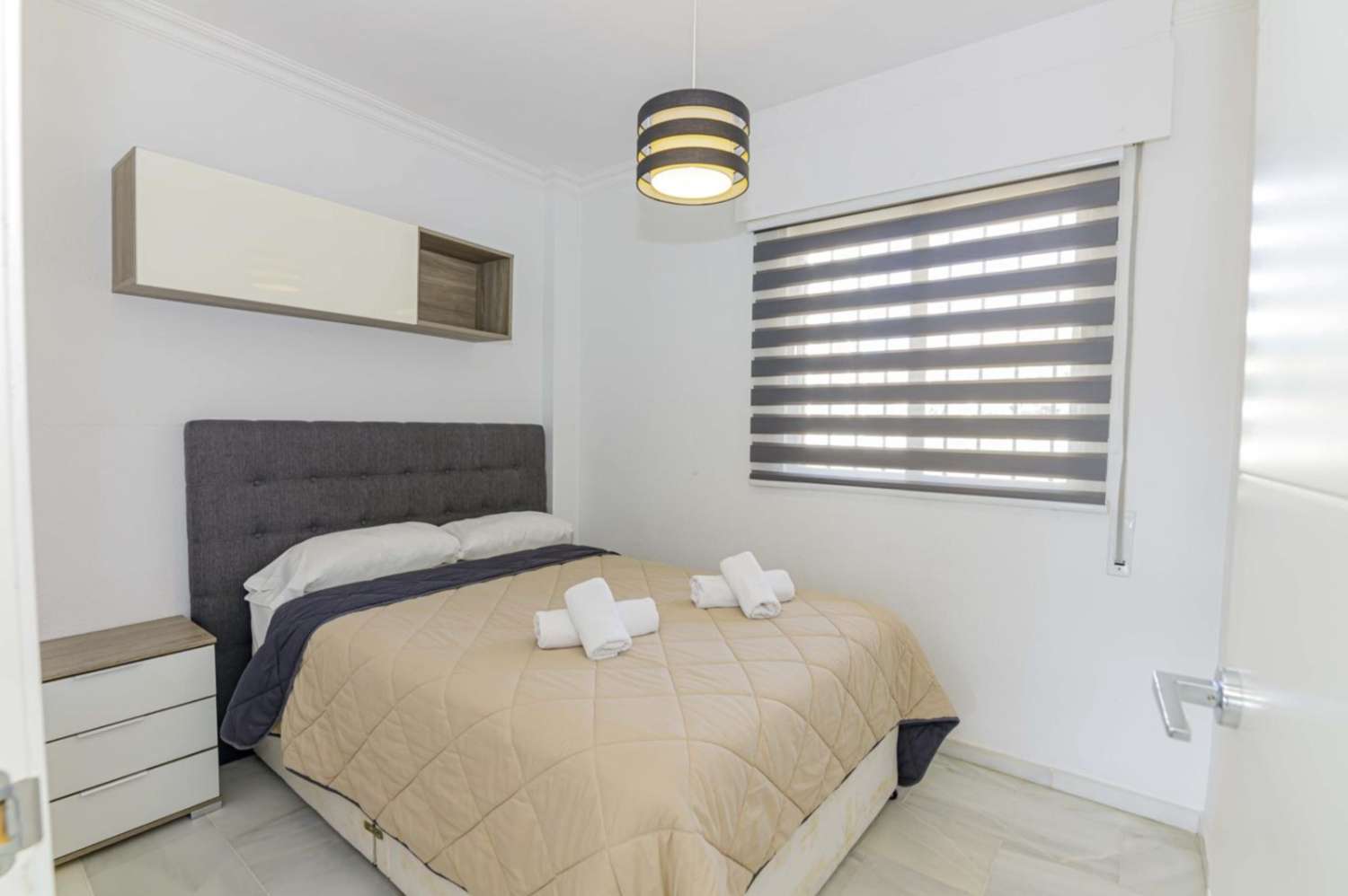 MEDIA TEMPORADA . SE ALQUILA  DESDE 1.3.26-30.6.2026 y DESDE 1.10.26-30.6.27  BONITO APARTAMENTO CON VISTAS PARCIALES AL MAR EN PUERTO MARINA (BENALMADENA)