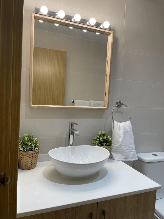 SE ALQUILA DESDE AHORA HASTA 31.05.2026 BONITO APARTAMENTO EN PLANTA BAJA EN BENALMADENA