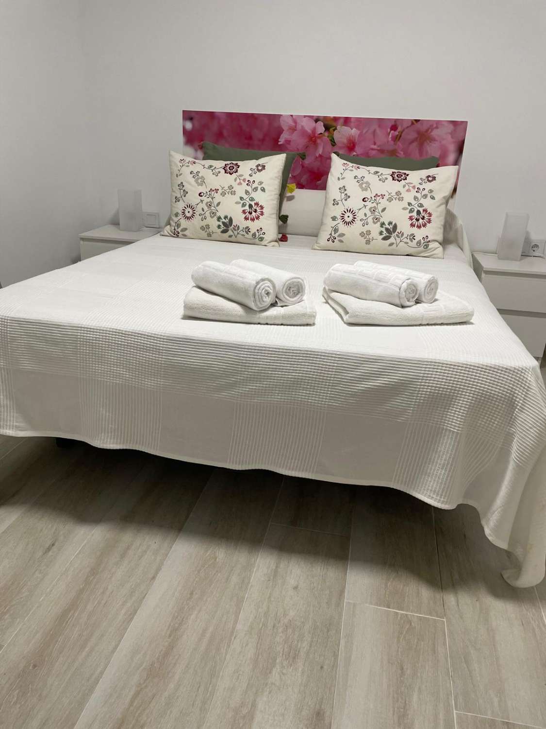 SE ALQUILA DESDE AHORA HASTA 31.05.2026 BONITO APARTAMENTO EN PLANTA BAJA EN BENALMADENA