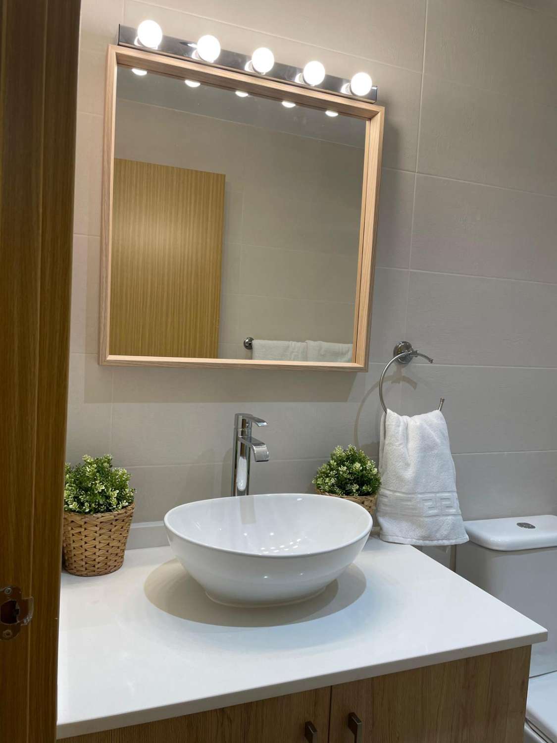 SE ALQUILA DESDE AHORA HASTA 31.05.2026 BONITO APARTAMENTO EN PLANTA BAJA EN BENALMADENA