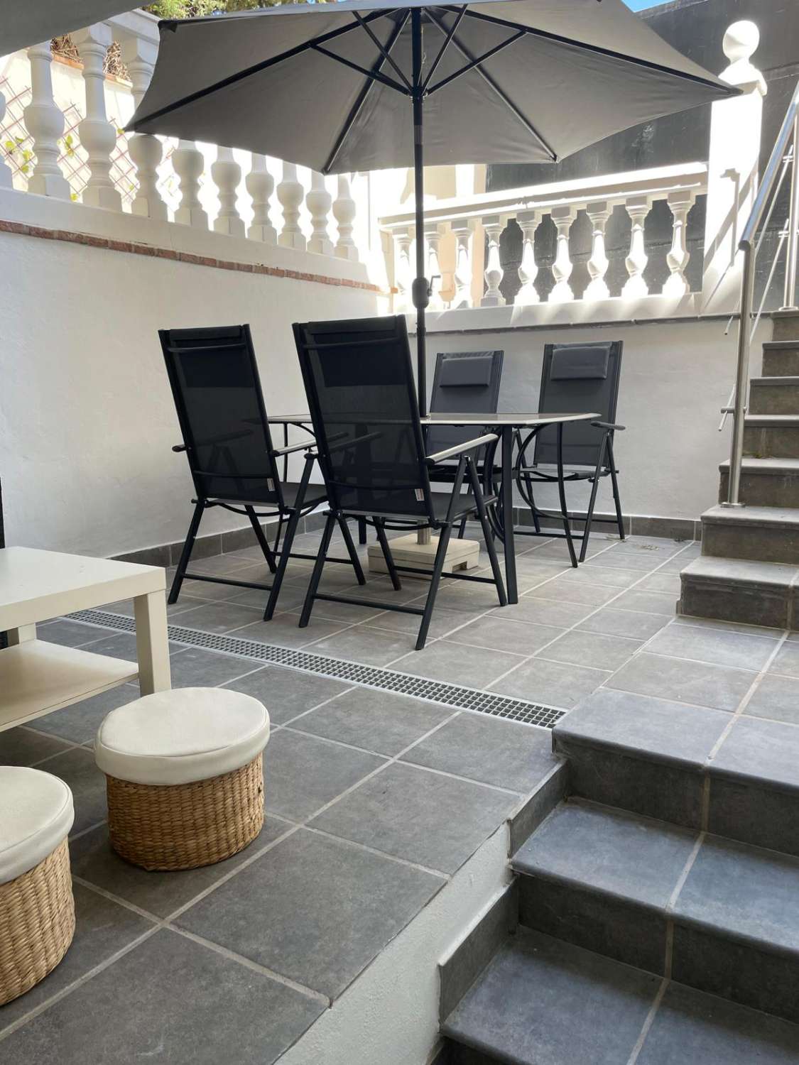 SE ALQUILA DESDE AHORA HASTA 31.05.2026 BONITO APARTAMENTO EN PLANTA BAJA EN BENALMADENA