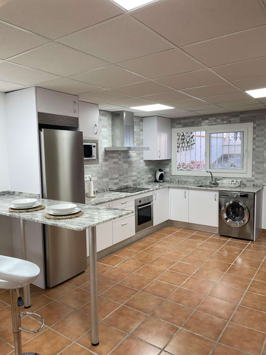 SE ALQUILA DESDE AHORA HASTA 31.05.2026 BONITO APARTAMENTO EN PLANTA BAJA EN BENALMADENA