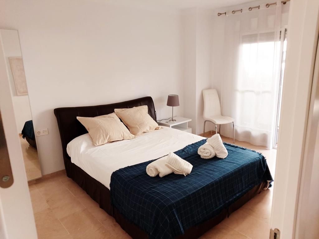 Se alquila   desde 1.9.26-30.6.27 magnifico apartamento en 1a linea de playa en Fuengirola.