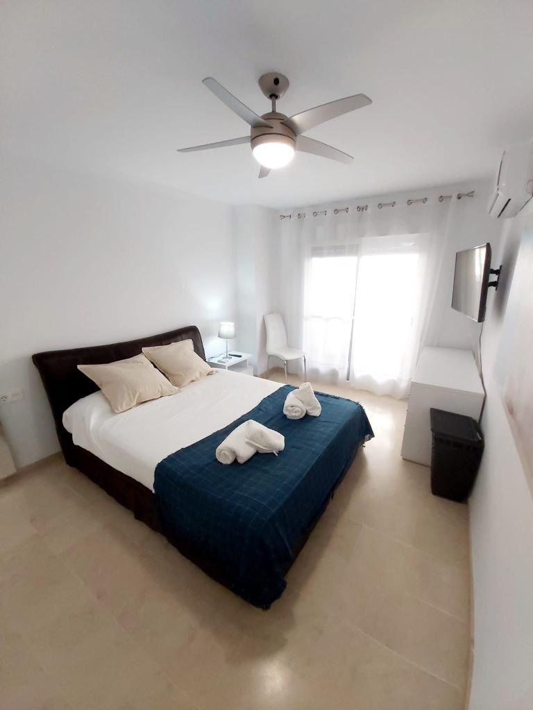 Se alquila   desde 1.9.26-30.6.27 magnifico apartamento en 1a linea de playa en Fuengirola.